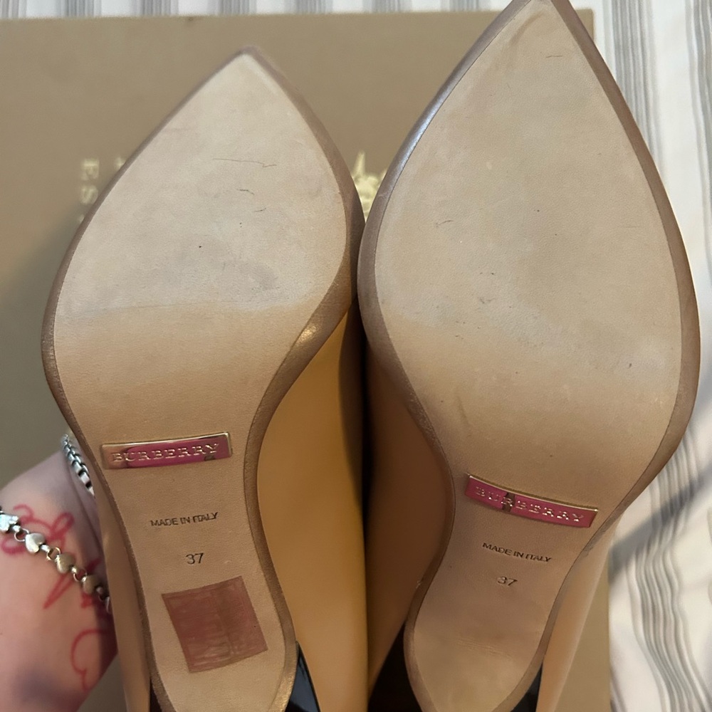 Burberry Tan Leather Pointed-Toe Heels - Picture 5 of 6